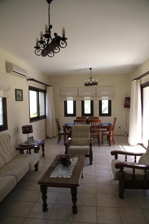 Eve Rozaki Pissouri