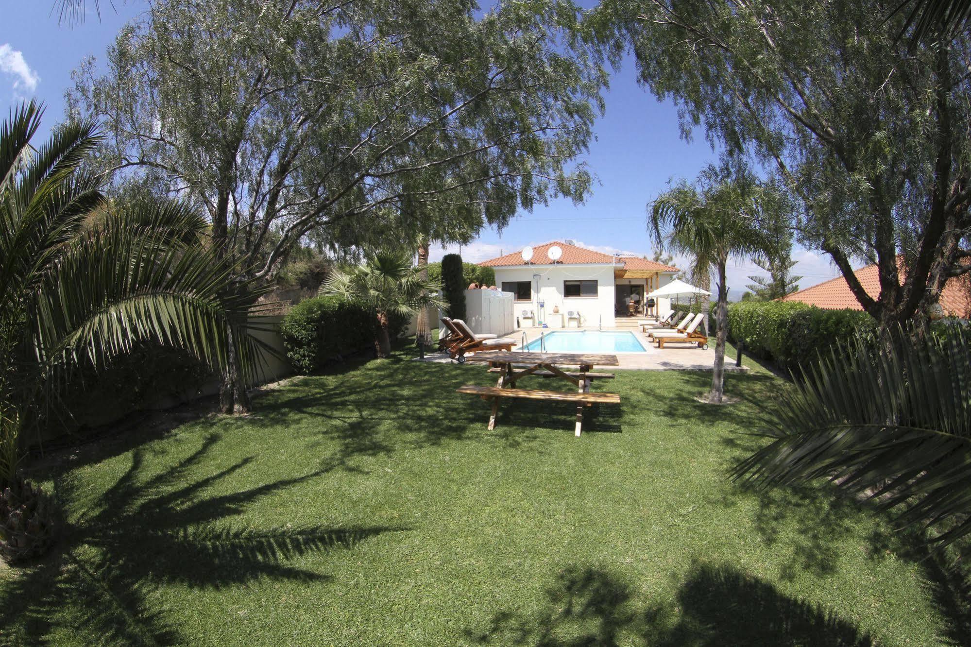 Eve Rozaki Villa *
